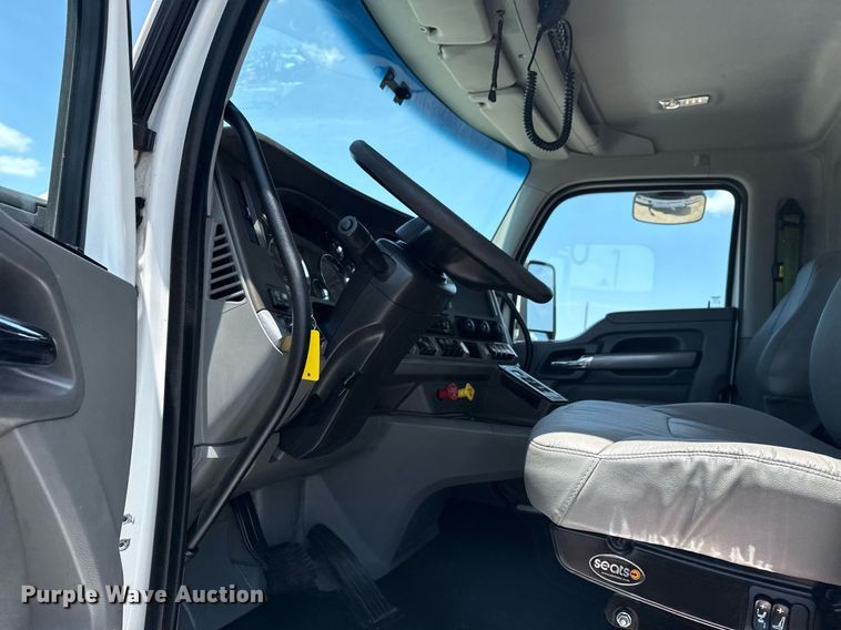 image for item EG6058 2018 Kenworth T680 semi truck