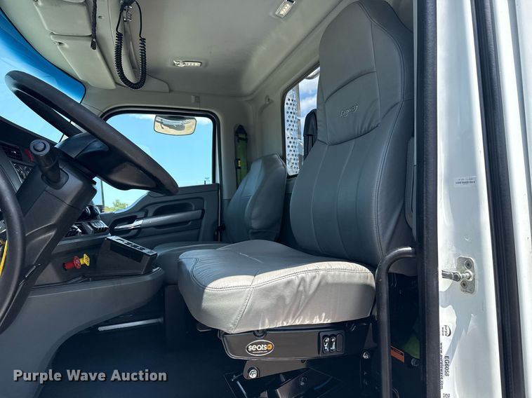 image for item EG6058 2018 Kenworth T680 semi truck