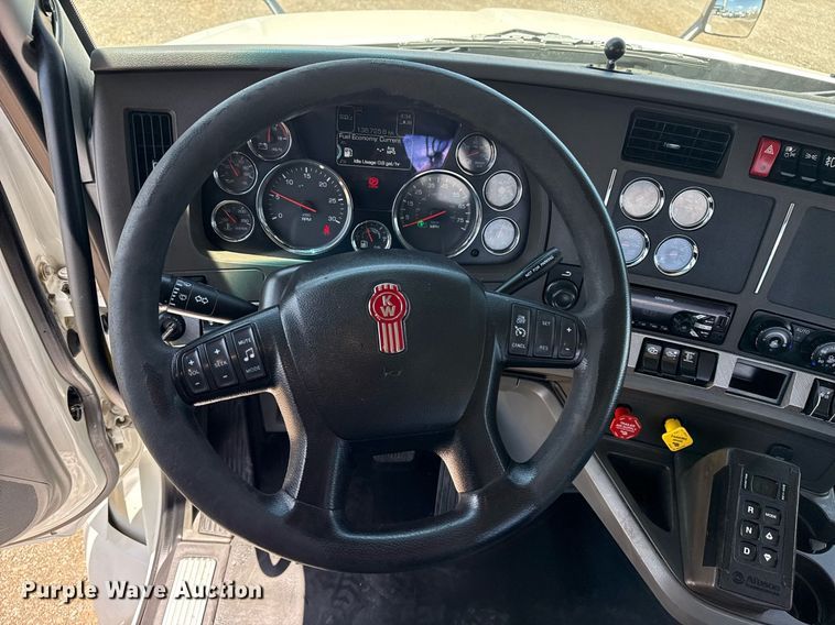 image for item EG6058 2018 Kenworth T680 semi truck