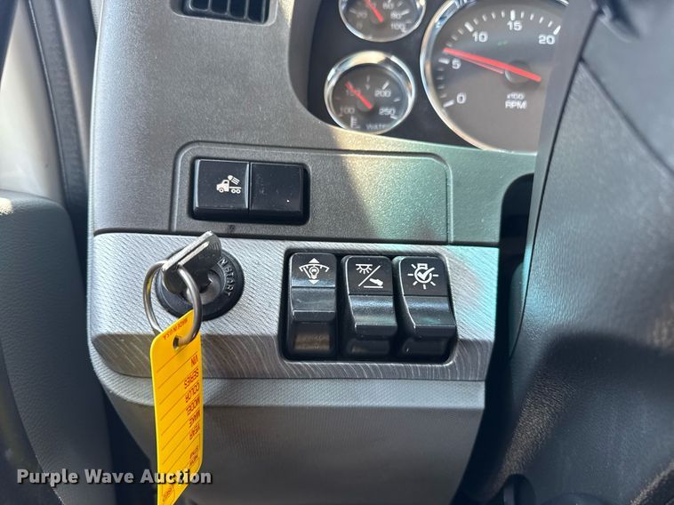 image for item EG6058 2018 Kenworth T680 semi truck