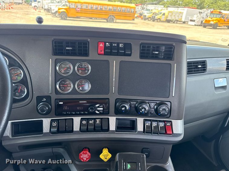 image for item EG6058 2018 Kenworth T680 semi truck