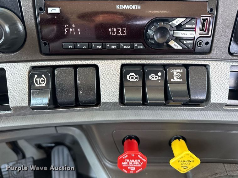 image for item EG6058 2018 Kenworth T680 semi truck