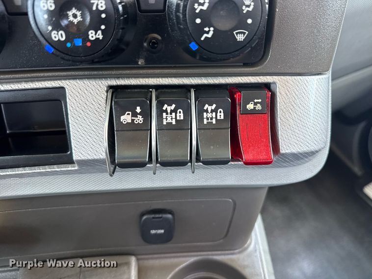 image for item EG6058 2018 Kenworth T680 semi truck