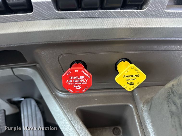 image for item EG6058 2018 Kenworth T680 semi truck