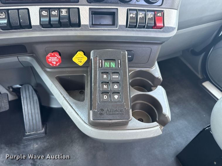 image for item EG6058 2018 Kenworth T680 semi truck