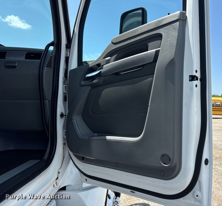 image for item EG6058 2018 Kenworth T680 semi truck