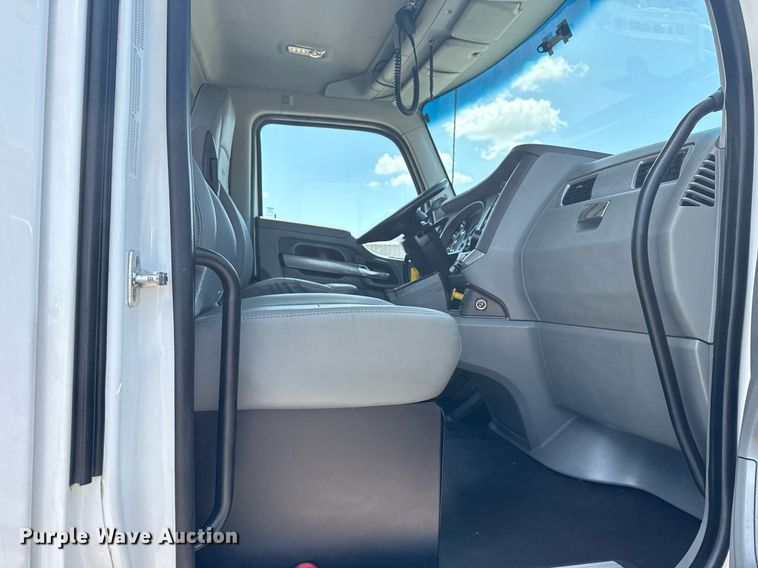 image for item EG6058 2018 Kenworth T680 semi truck