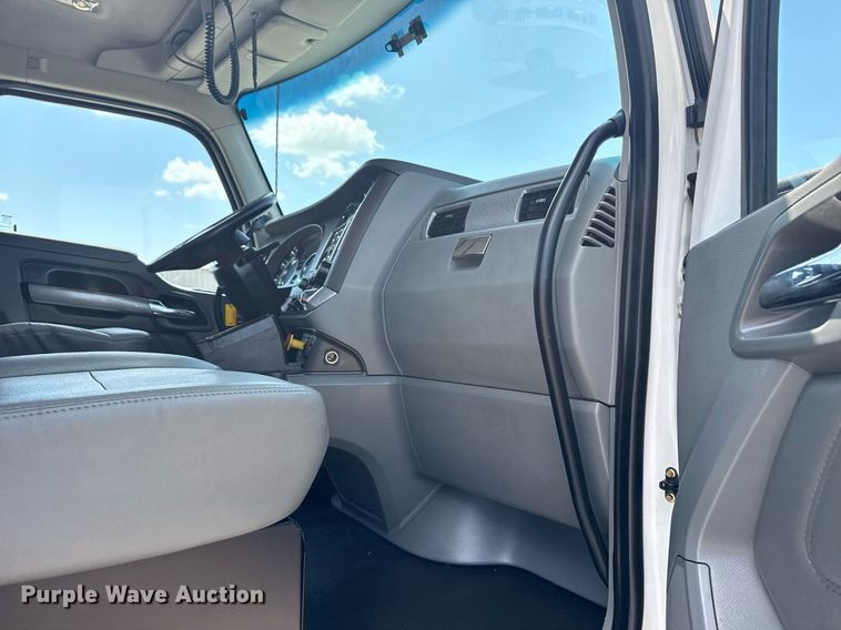 image for item EG6058 2018 Kenworth T680 semi truck