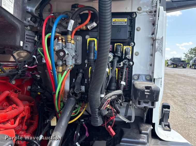 image for item EG6058 2018 Kenworth T680 semi truck