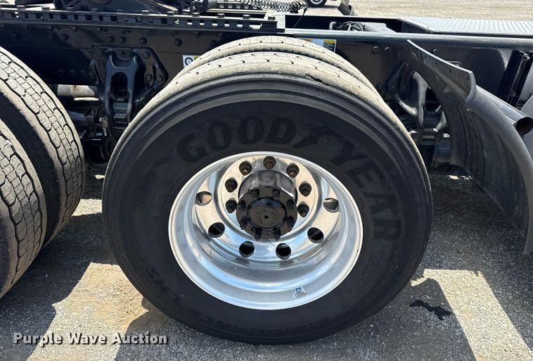 image for item EG6058 2018 Kenworth T680 semi truck