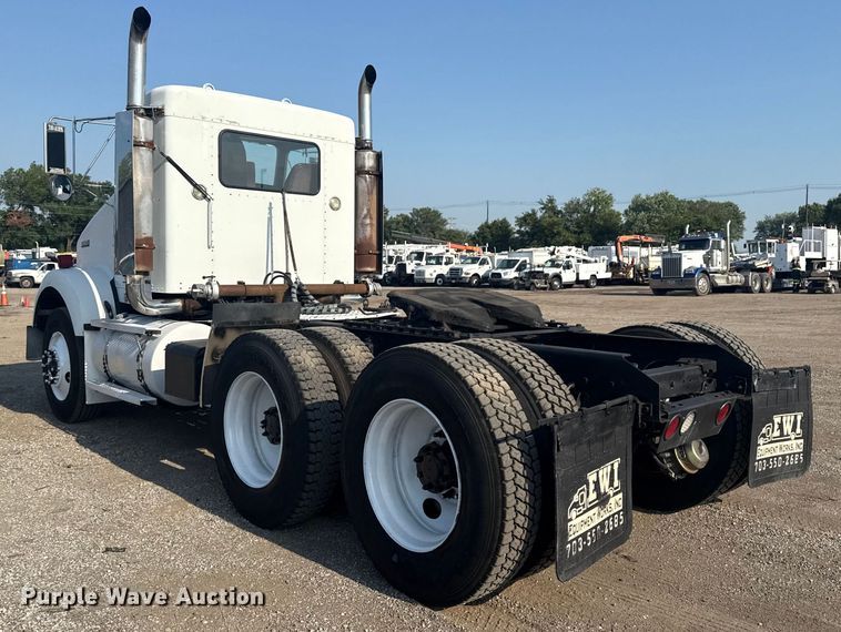 image for item EG6090 2003 Kenworth T800 semi truck