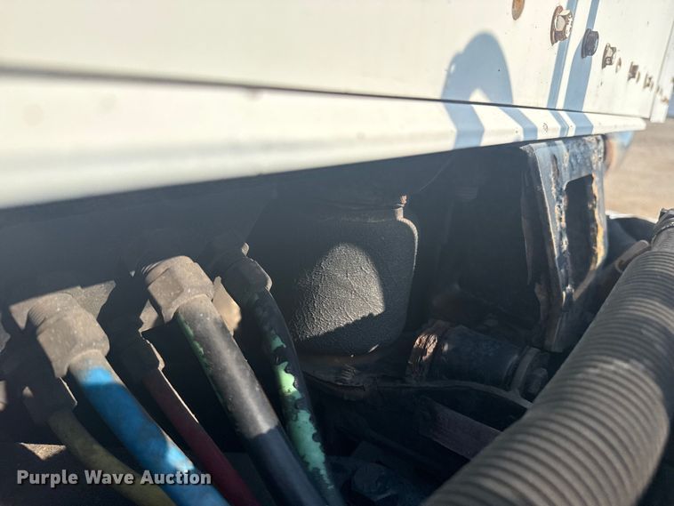 image for item EG6090 2003 Kenworth T800 semi truck