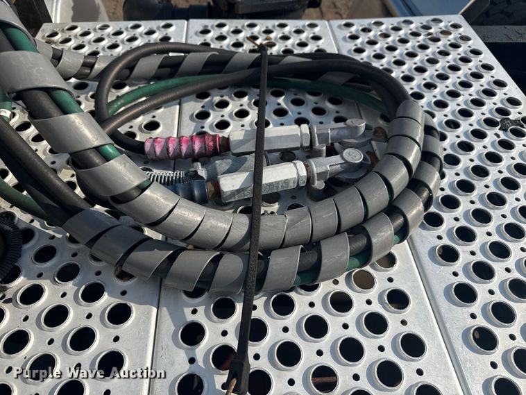 image for item EG6090 2003 Kenworth T800 semi truck