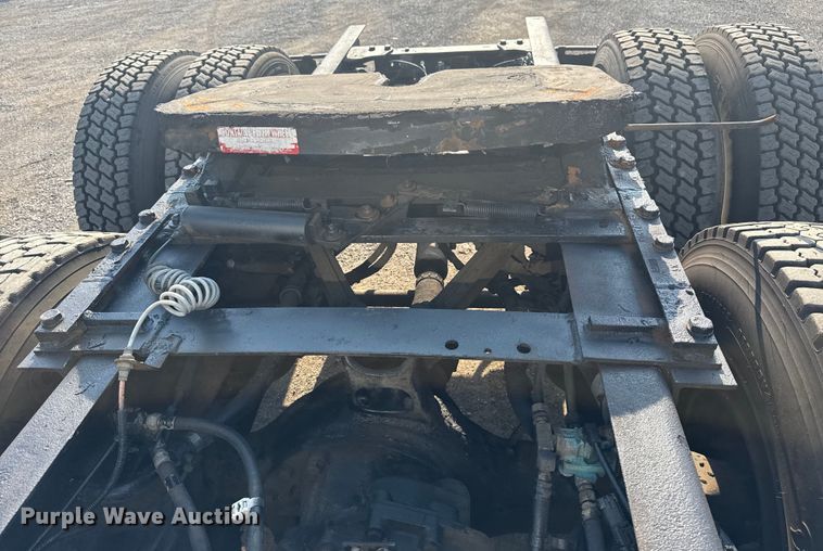 image for item EG6090 2003 Kenworth T800 semi truck