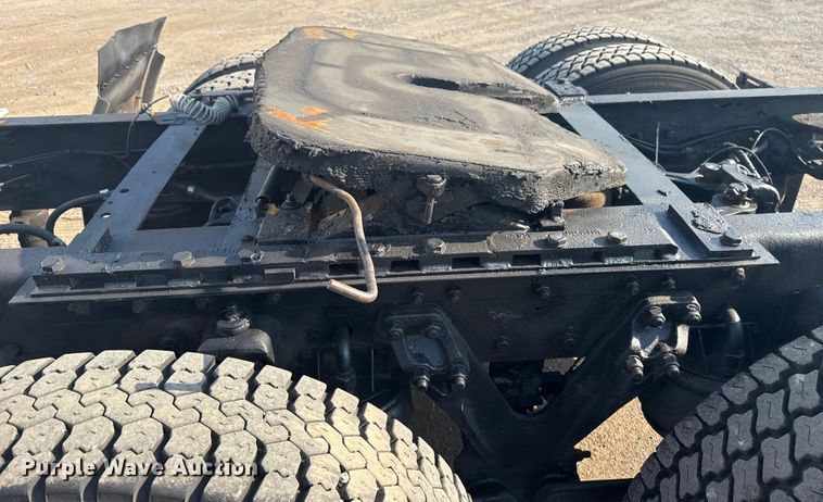 image for item EG6090 2003 Kenworth T800 semi truck