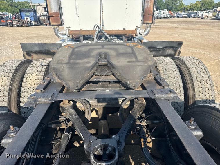 image for item EG6090 2003 Kenworth T800 semi truck