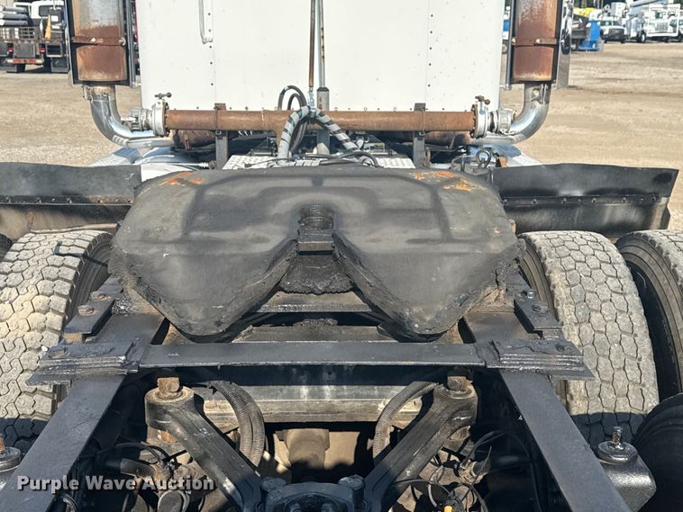 image for item EG6090 2003 Kenworth T800 semi truck