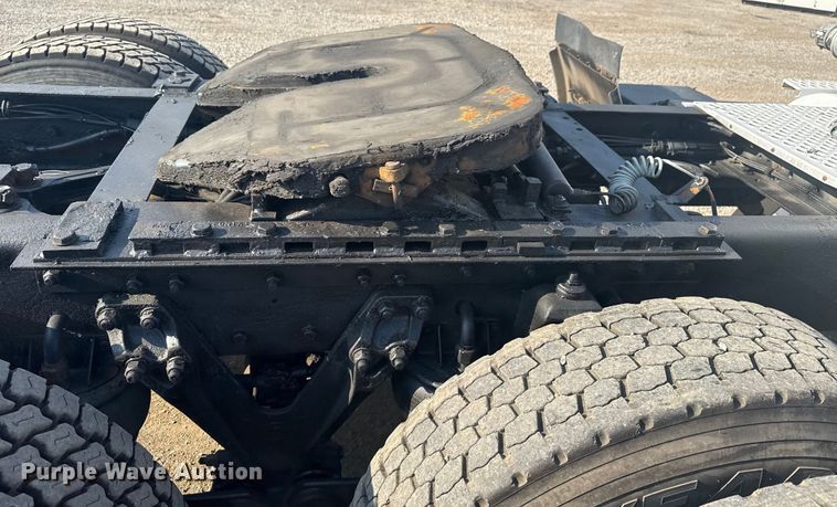 image for item EG6090 2003 Kenworth T800 semi truck