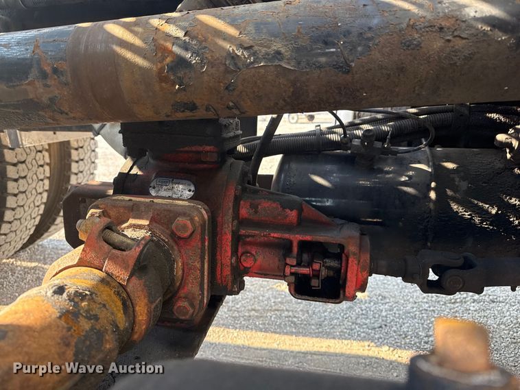 image for item EG6090 2003 Kenworth T800 semi truck