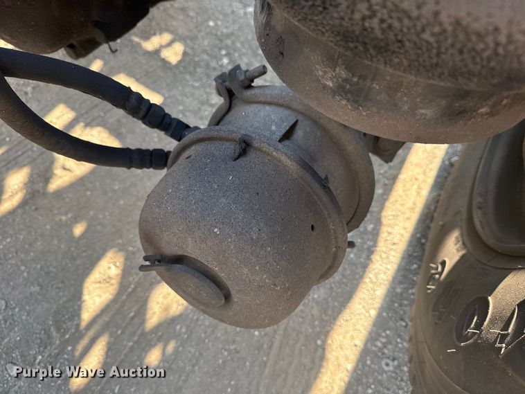 image for item EG6090 2003 Kenworth T800 semi truck