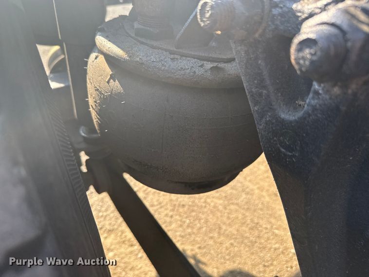 image for item EG6090 2003 Kenworth T800 semi truck