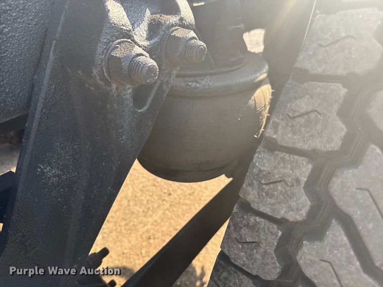 image for item EG6090 2003 Kenworth T800 semi truck