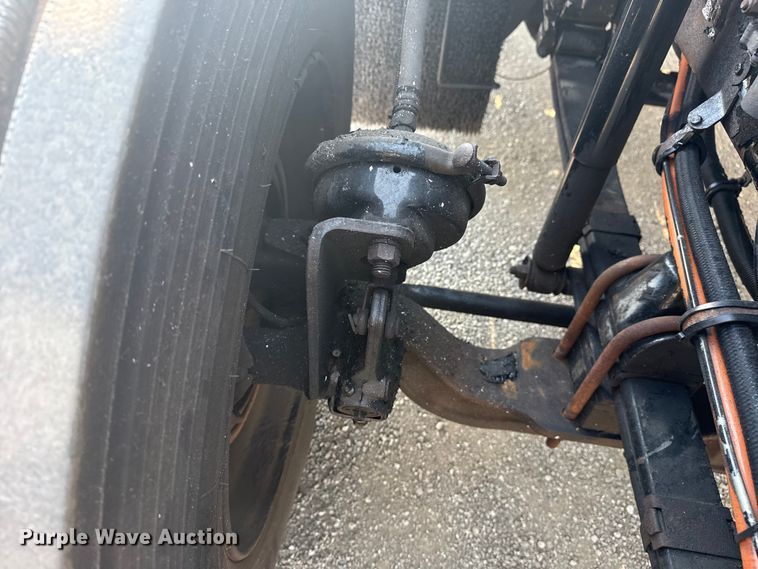 image for item EG6090 2003 Kenworth T800 semi truck