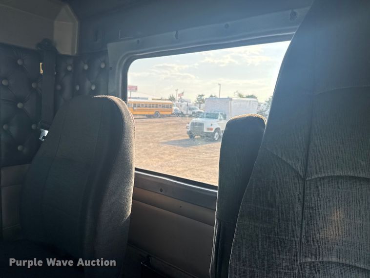 image for item EG6090 2003 Kenworth T800 semi truck