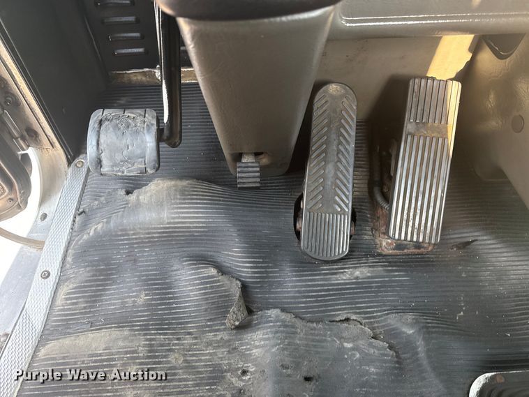 image for item EG6090 2003 Kenworth T800 semi truck