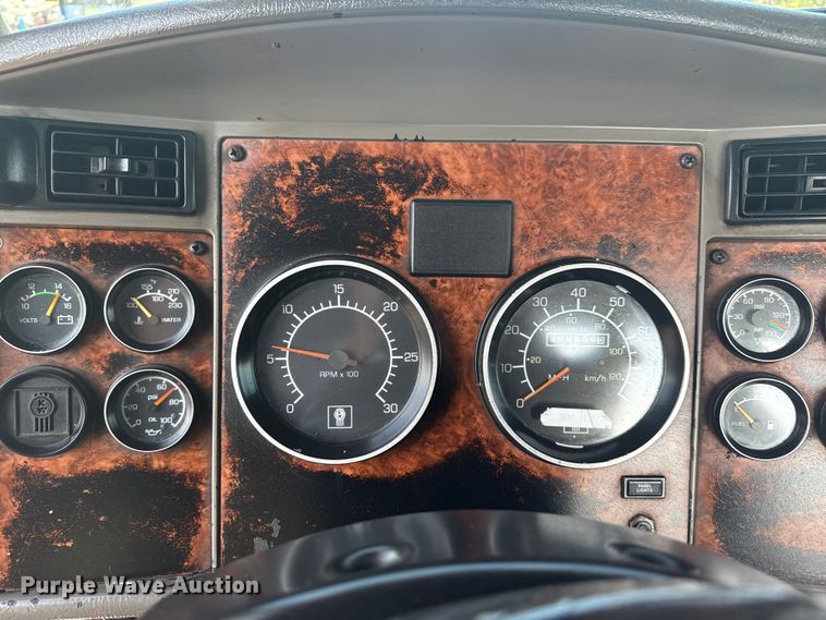 image for item EG6090 2003 Kenworth T800 semi truck