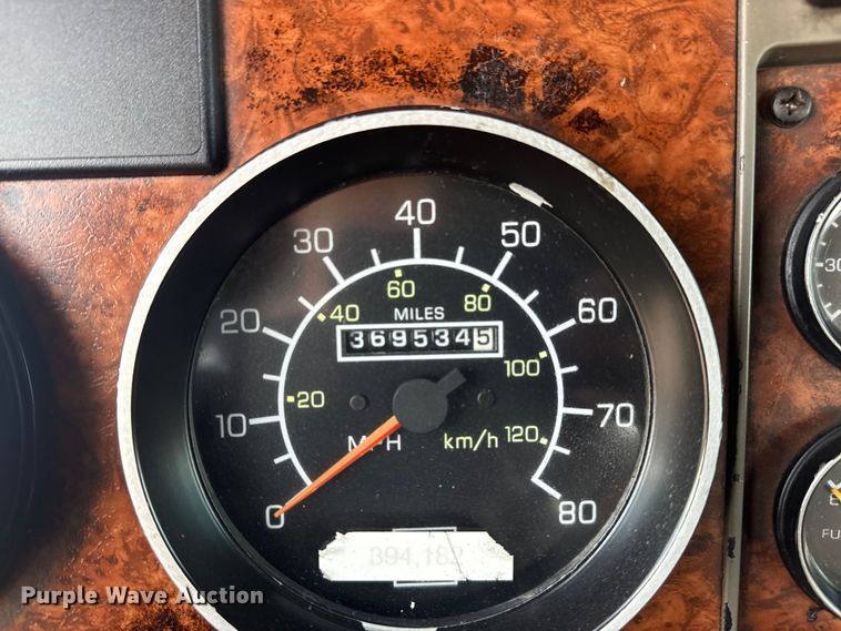 image for item EG6090 2003 Kenworth T800 semi truck