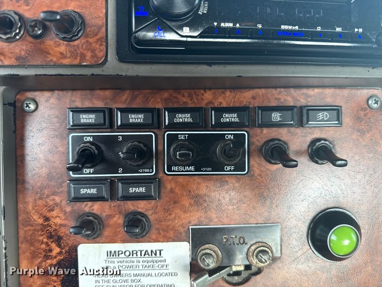 image for item EG6090 2003 Kenworth T800 semi truck