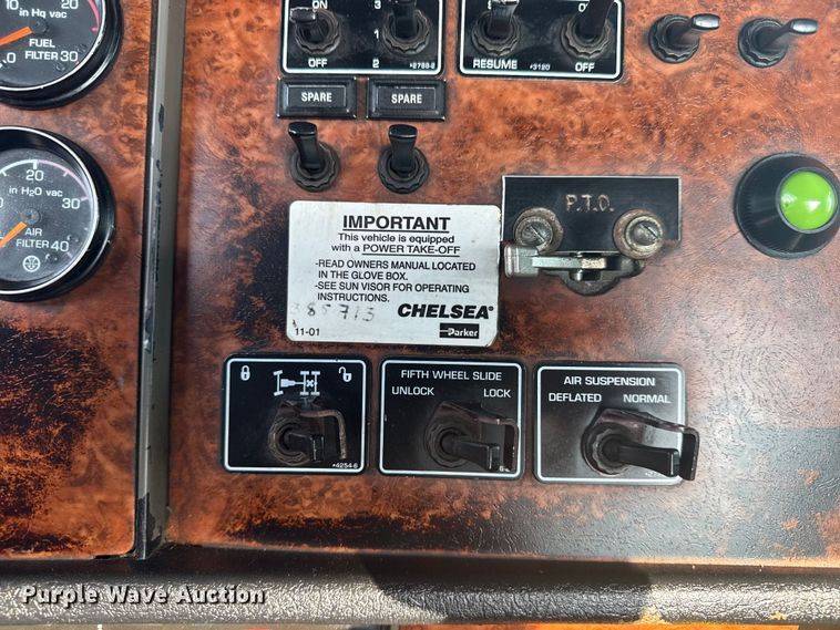 image for item EG6090 2003 Kenworth T800 semi truck