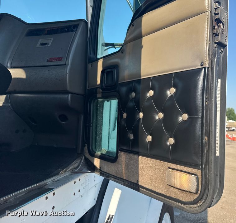 image for item EG6090 2003 Kenworth T800 semi truck