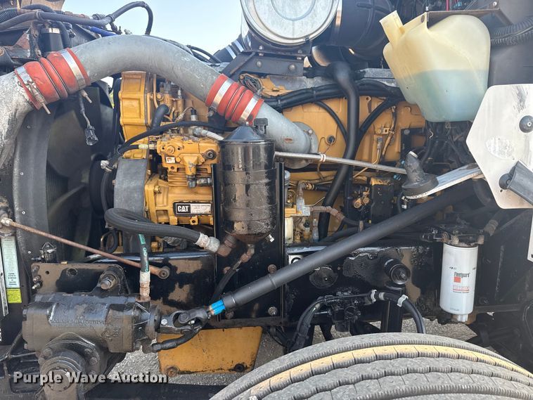 image for item EG6090 2003 Kenworth T800 semi truck