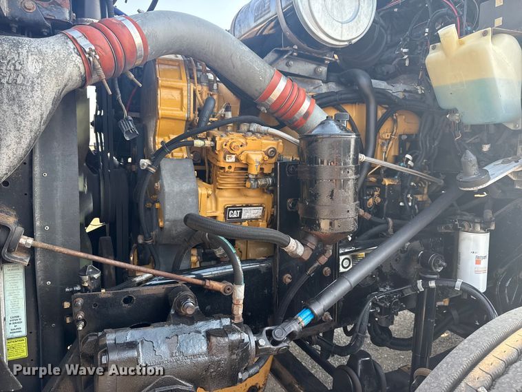 image for item EG6090 2003 Kenworth T800 semi truck