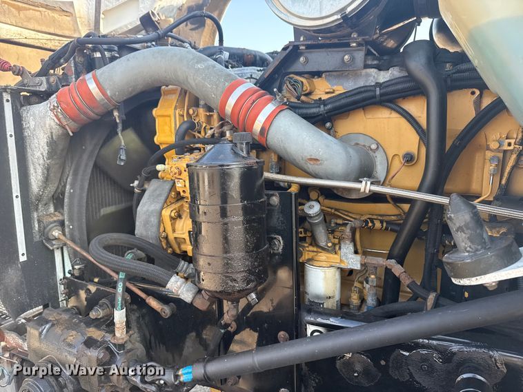 image for item EG6090 2003 Kenworth T800 semi truck