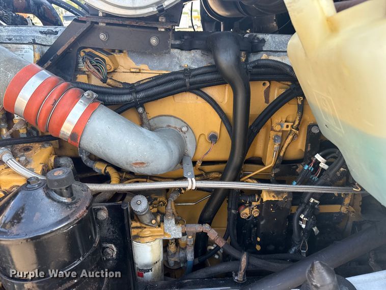 image for item EG6090 2003 Kenworth T800 semi truck