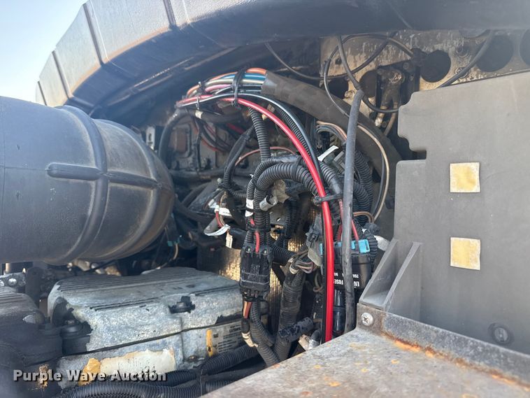 image for item EG6090 2003 Kenworth T800 semi truck