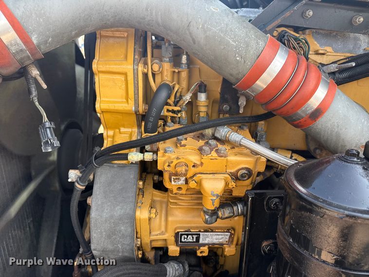 image for item EG6090 2003 Kenworth T800 semi truck