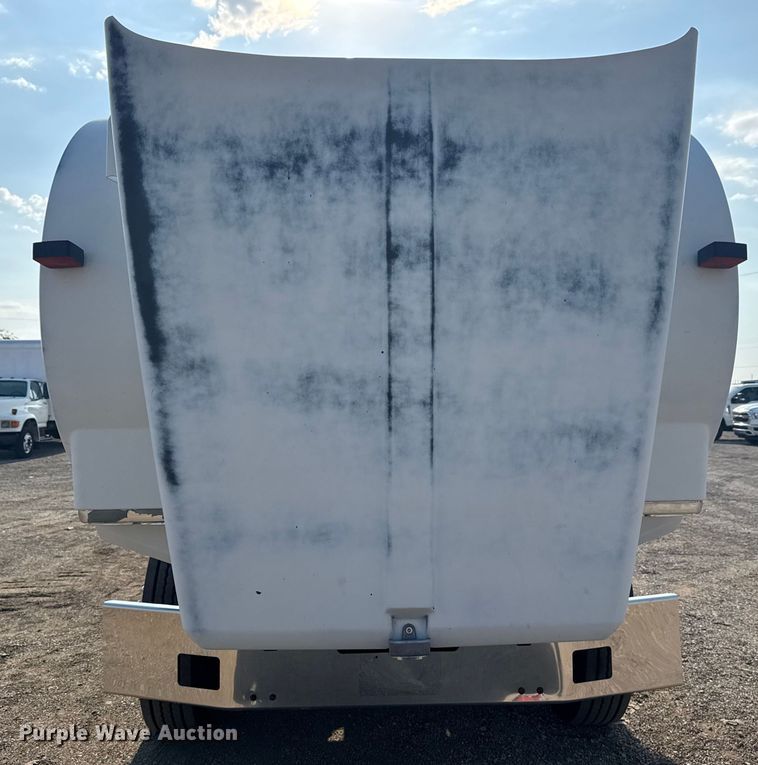 image for item EG6090 2003 Kenworth T800 semi truck