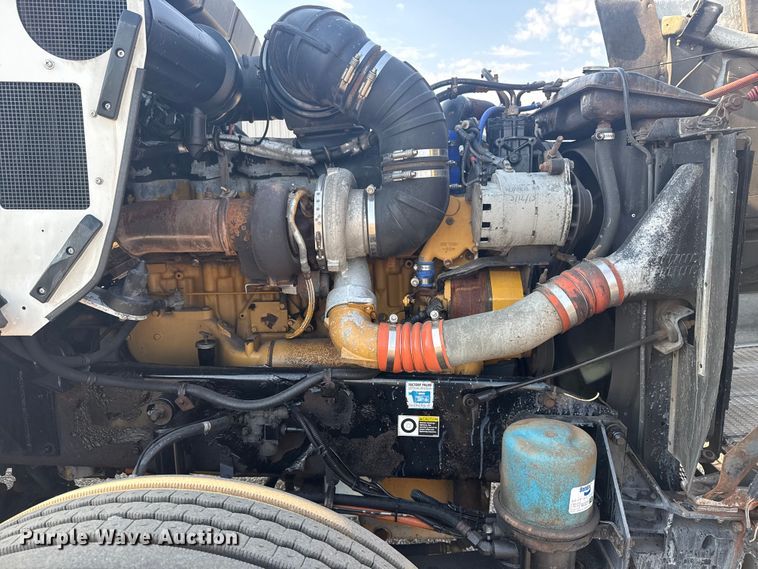 image for item EG6090 2003 Kenworth T800 semi truck