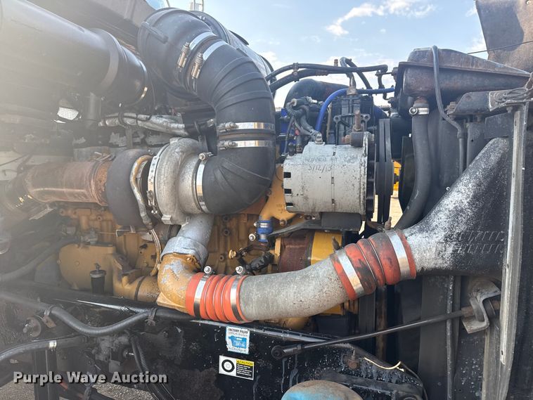 image for item EG6090 2003 Kenworth T800 semi truck