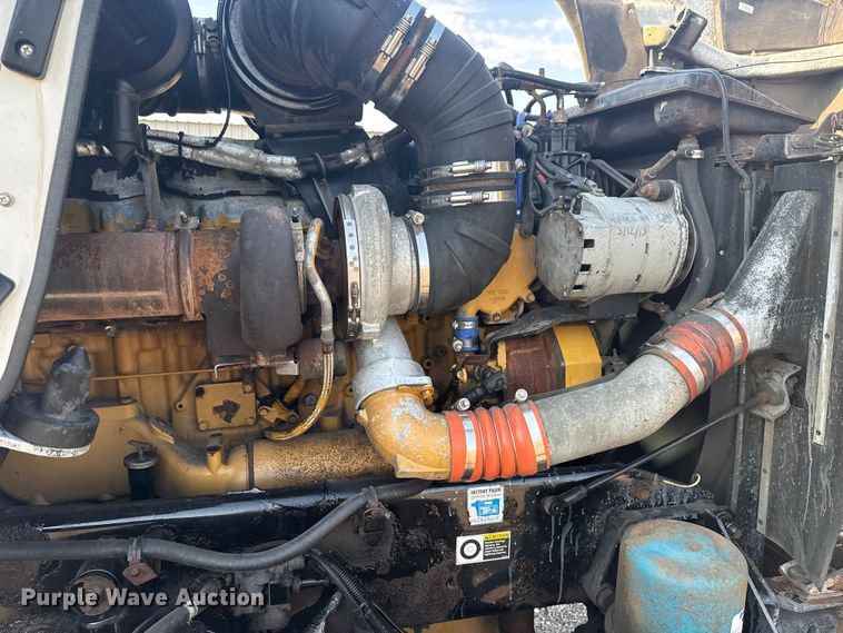 image for item EG6090 2003 Kenworth T800 semi truck