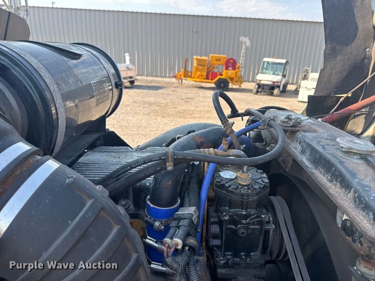 image for item EG6090 2003 Kenworth T800 semi truck