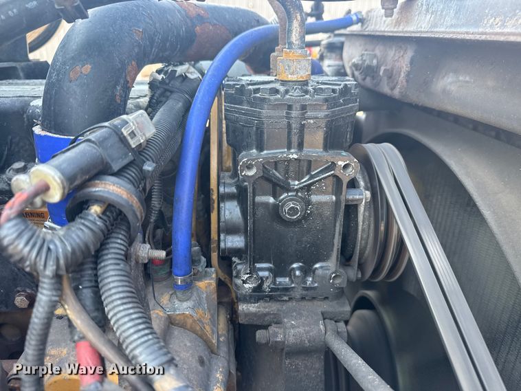 image for item EG6090 2003 Kenworth T800 semi truck