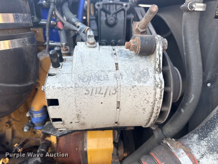 image for item EG6090 2003 Kenworth T800 semi truck