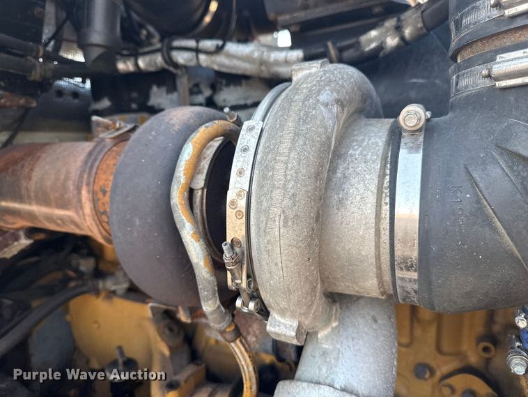 image for item EG6090 2003 Kenworth T800 semi truck