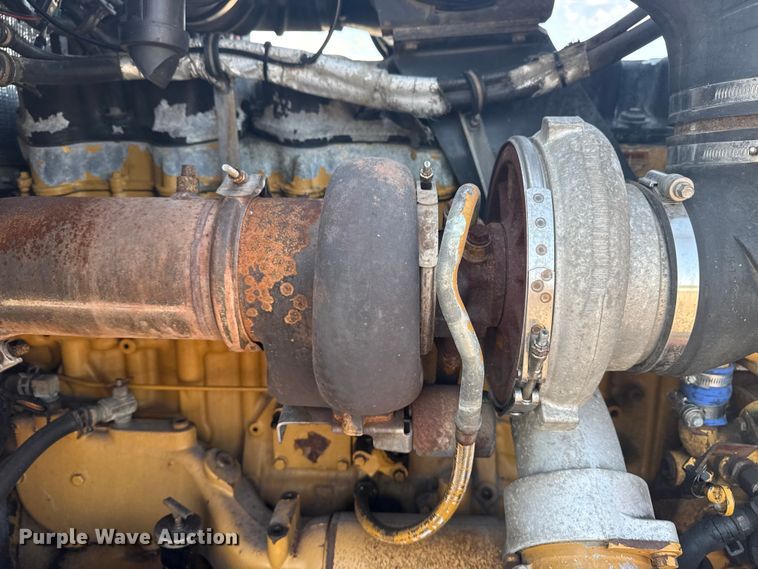 image for item EG6090 2003 Kenworth T800 semi truck