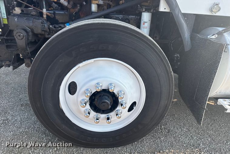 image for item EG6090 2003 Kenworth T800 semi truck